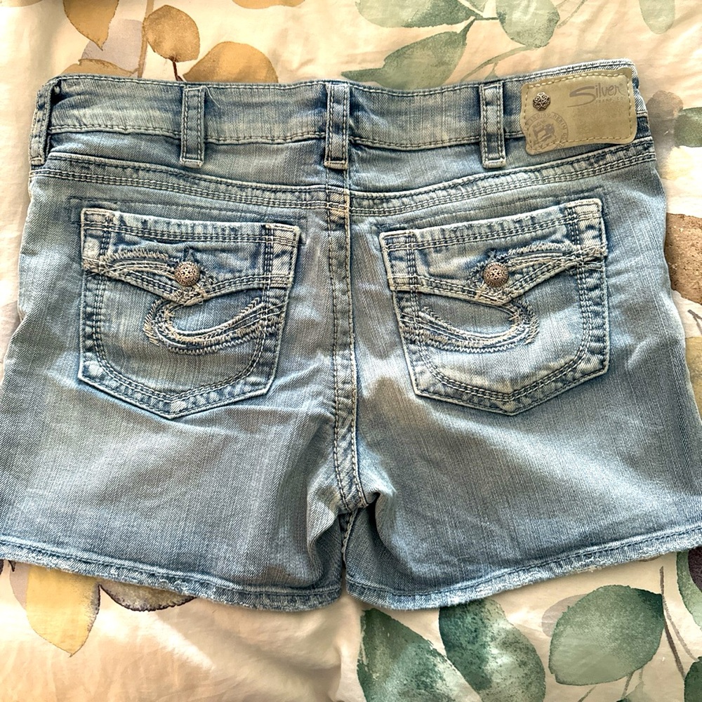 Silver Jeans Co. Tuesday Mid-Rise shorts W31